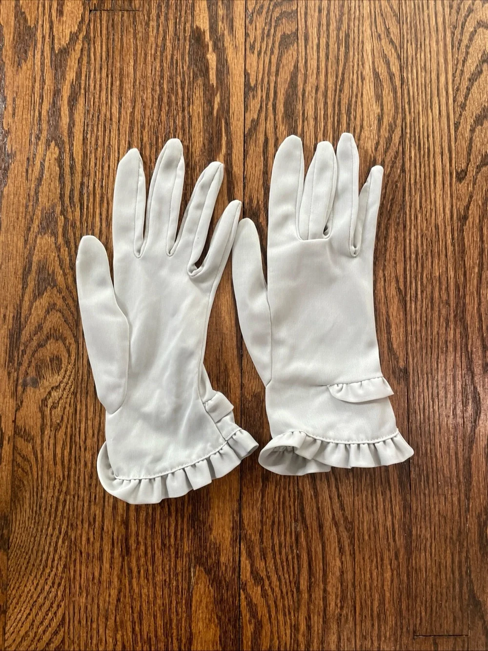 Vintage 1950's Women’s Light Gray Nylon Gloves With Ruffles Sz Small-Medium